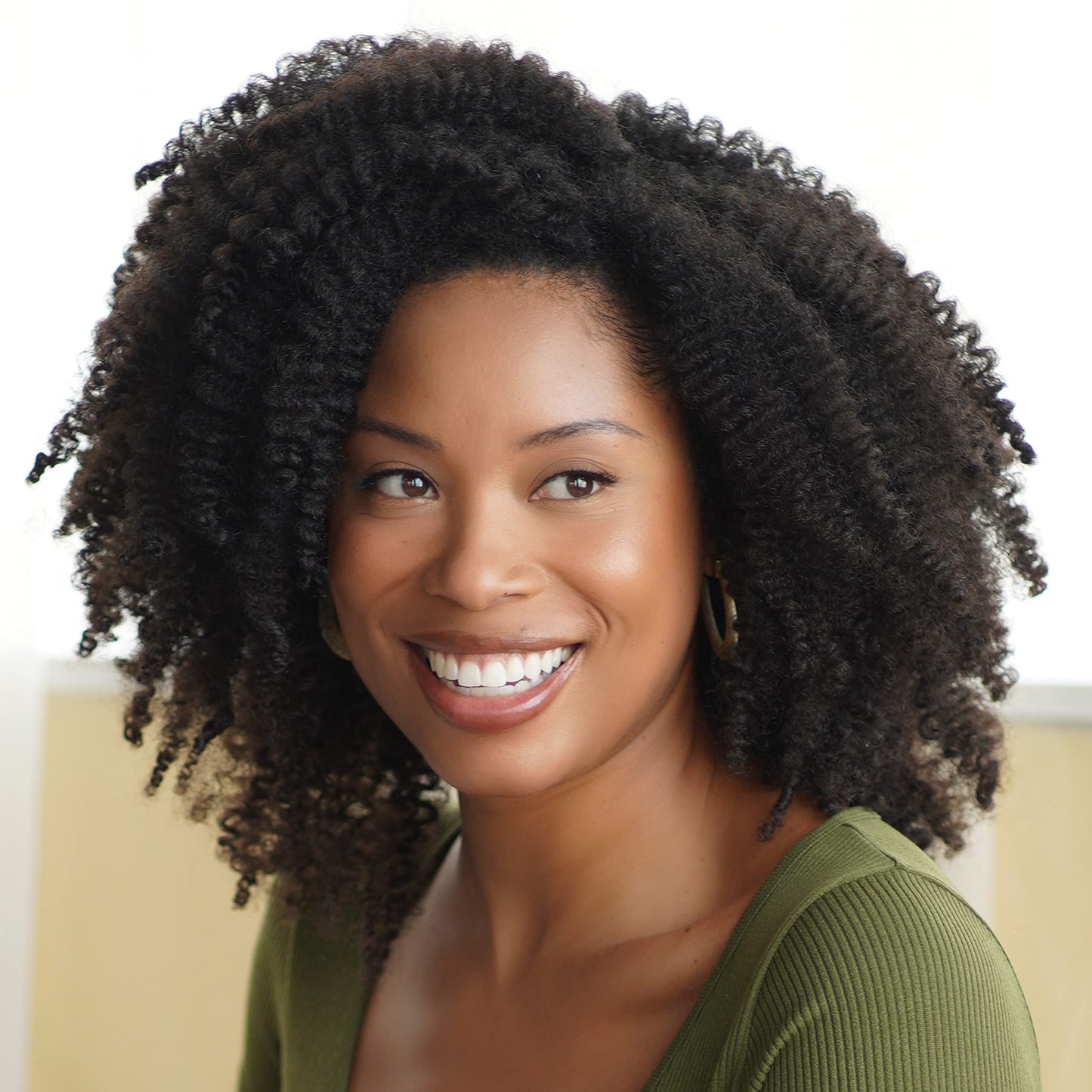 African Pride Moisture Miracle Pre-Shampoo Hair Detangler with Aloe & Coconut Water | Minimizes Breakage, Hydrates & Strengthens | Pre-Poo Treatment for Natural Coils & Curls | 18 oz.
